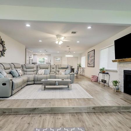 Kingwood Cottage - 10 Mins From Iah - Lake Front Humble Bagian luar foto