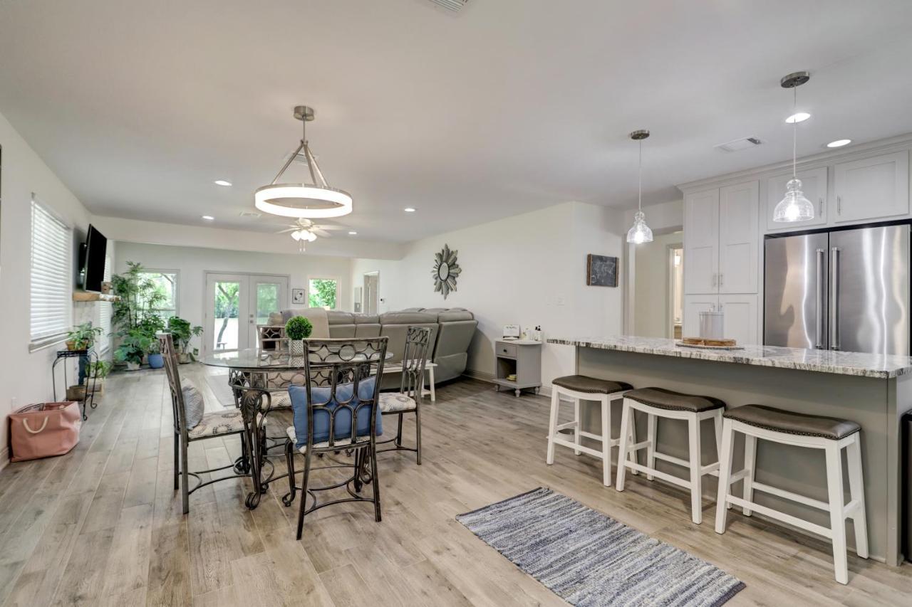 Kingwood Cottage - 10 Mins From Iah - Lake Front Humble Bagian luar foto