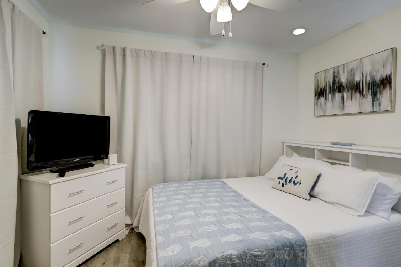 Kingwood Cottage - 10 Mins From Iah - Lake Front Humble Bagian luar foto