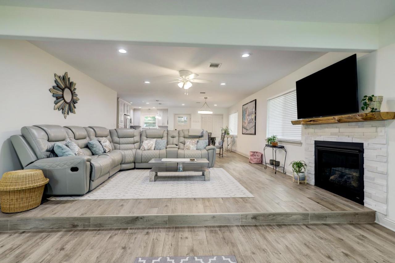 Kingwood Cottage - 10 Mins From Iah - Lake Front Humble Bagian luar foto
