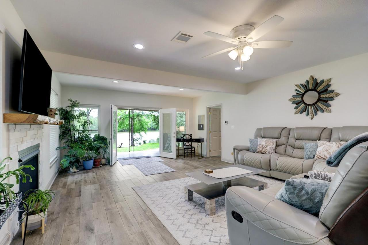 Kingwood Cottage - 10 Mins From Iah - Lake Front Humble Bagian luar foto