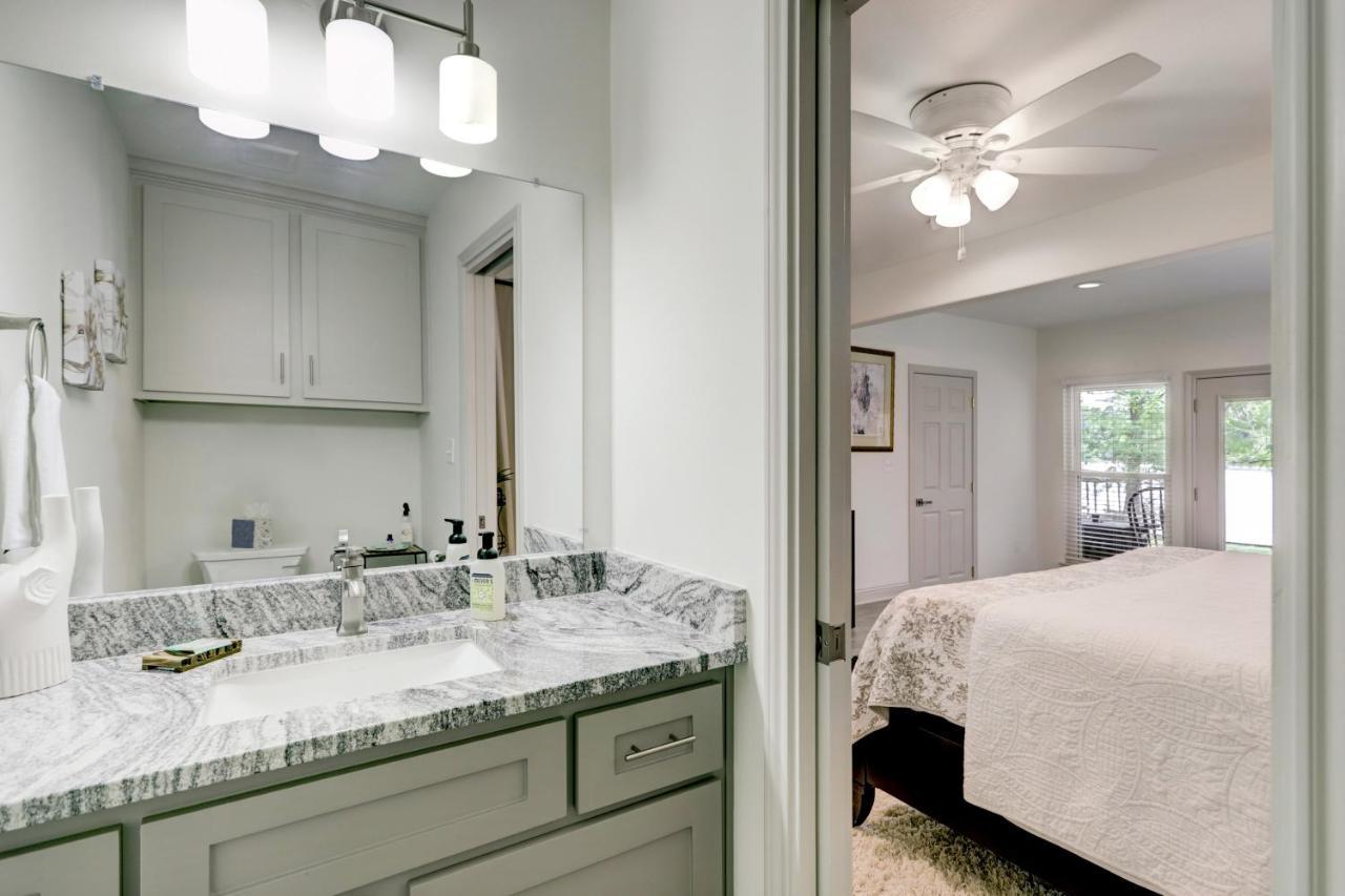 Kingwood Cottage - 10 Mins From Iah - Lake Front Humble Bagian luar foto