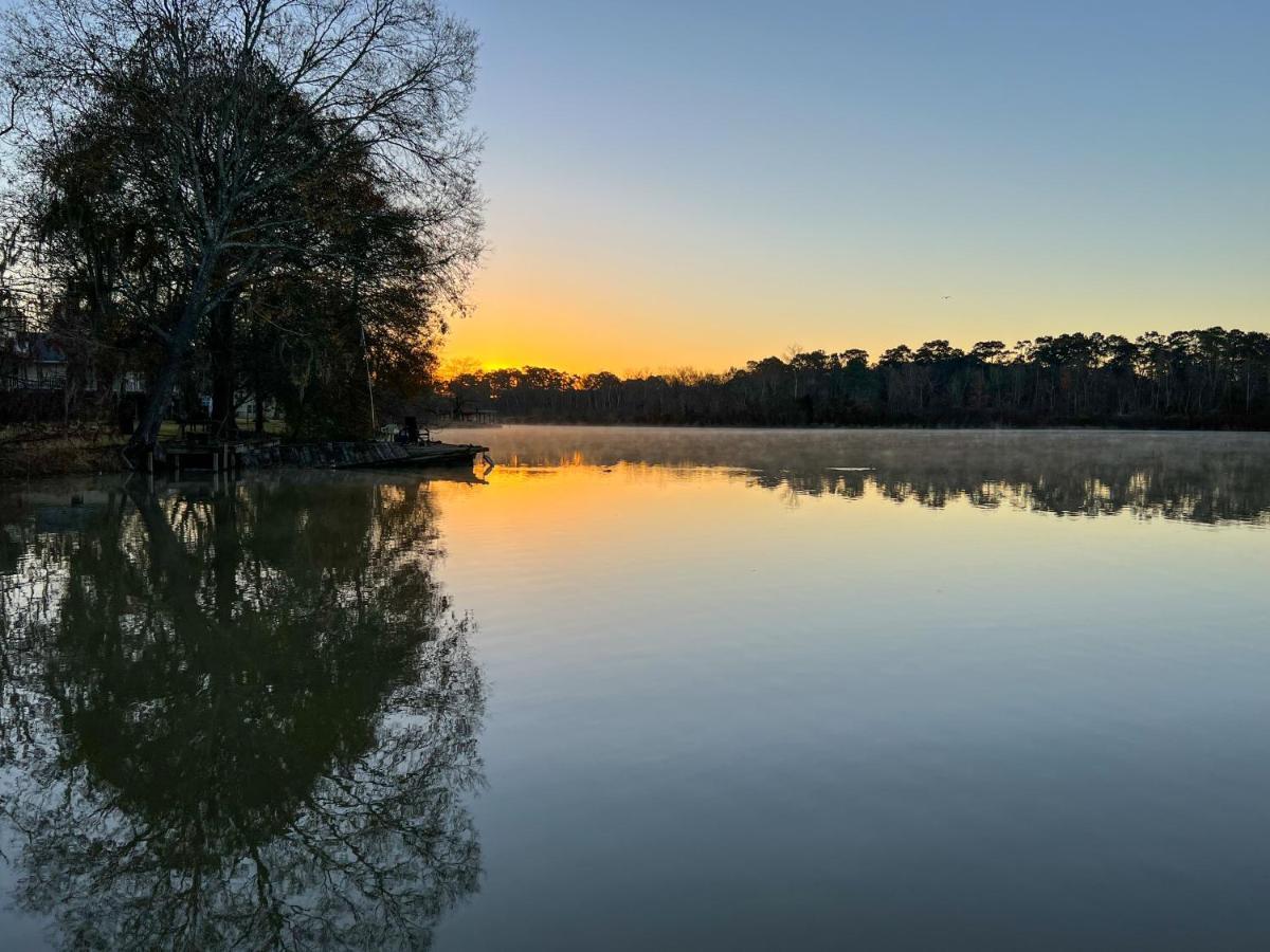 Kingwood Cottage - 10 Mins From Iah - Lake Front Humble Bagian luar foto